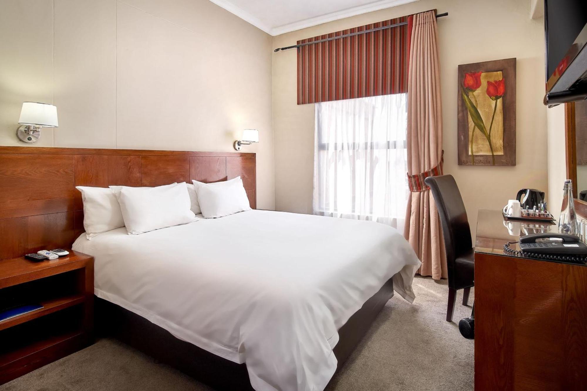 Protea Hotel By Marriott Pretoria Hatfield الغرفة الصورة