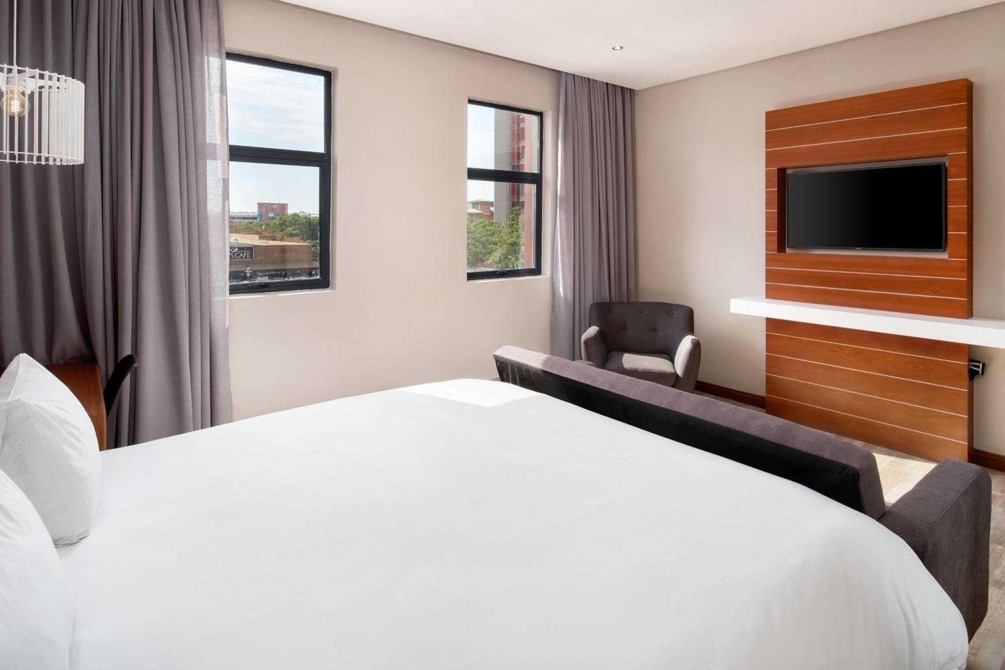 Protea Hotel By Marriott Pretoria Hatfield الغرفة الصورة