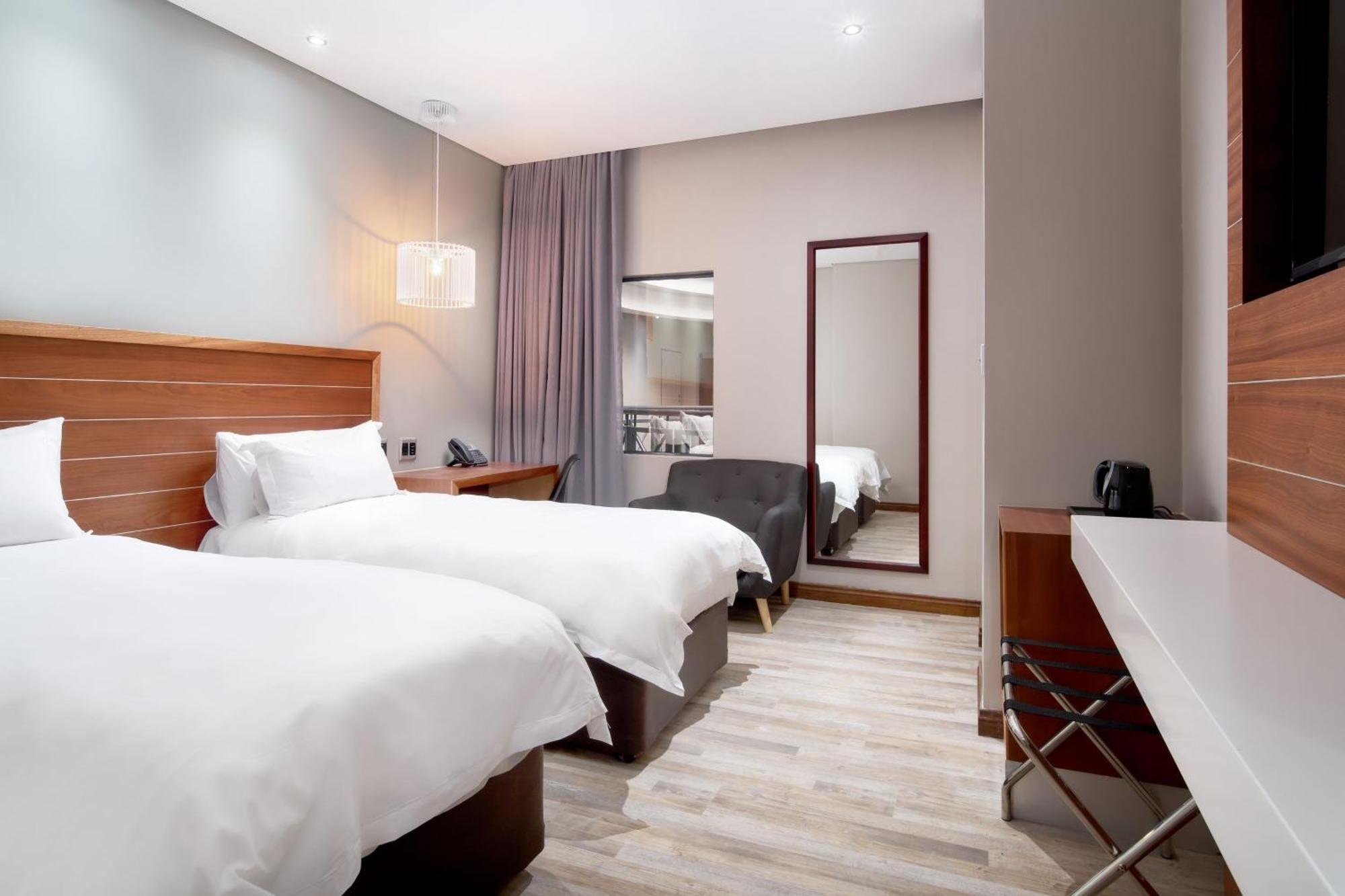 Protea Hotel By Marriott Pretoria Hatfield الغرفة الصورة