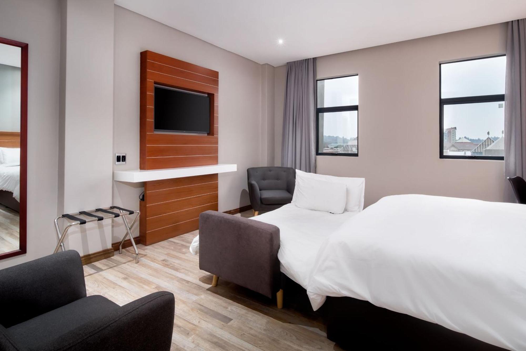 Protea Hotel By Marriott Pretoria Hatfield الغرفة الصورة