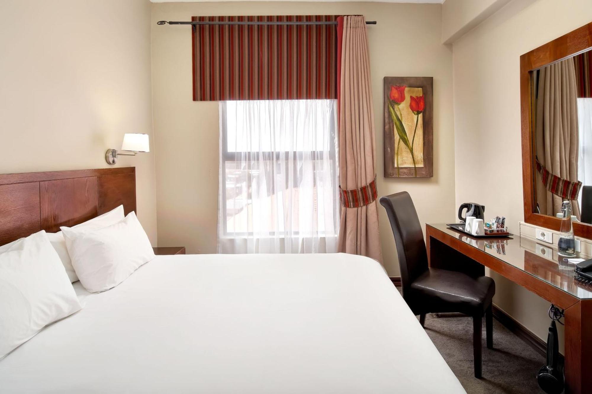 Protea Hotel By Marriott Pretoria Hatfield الغرفة الصورة
