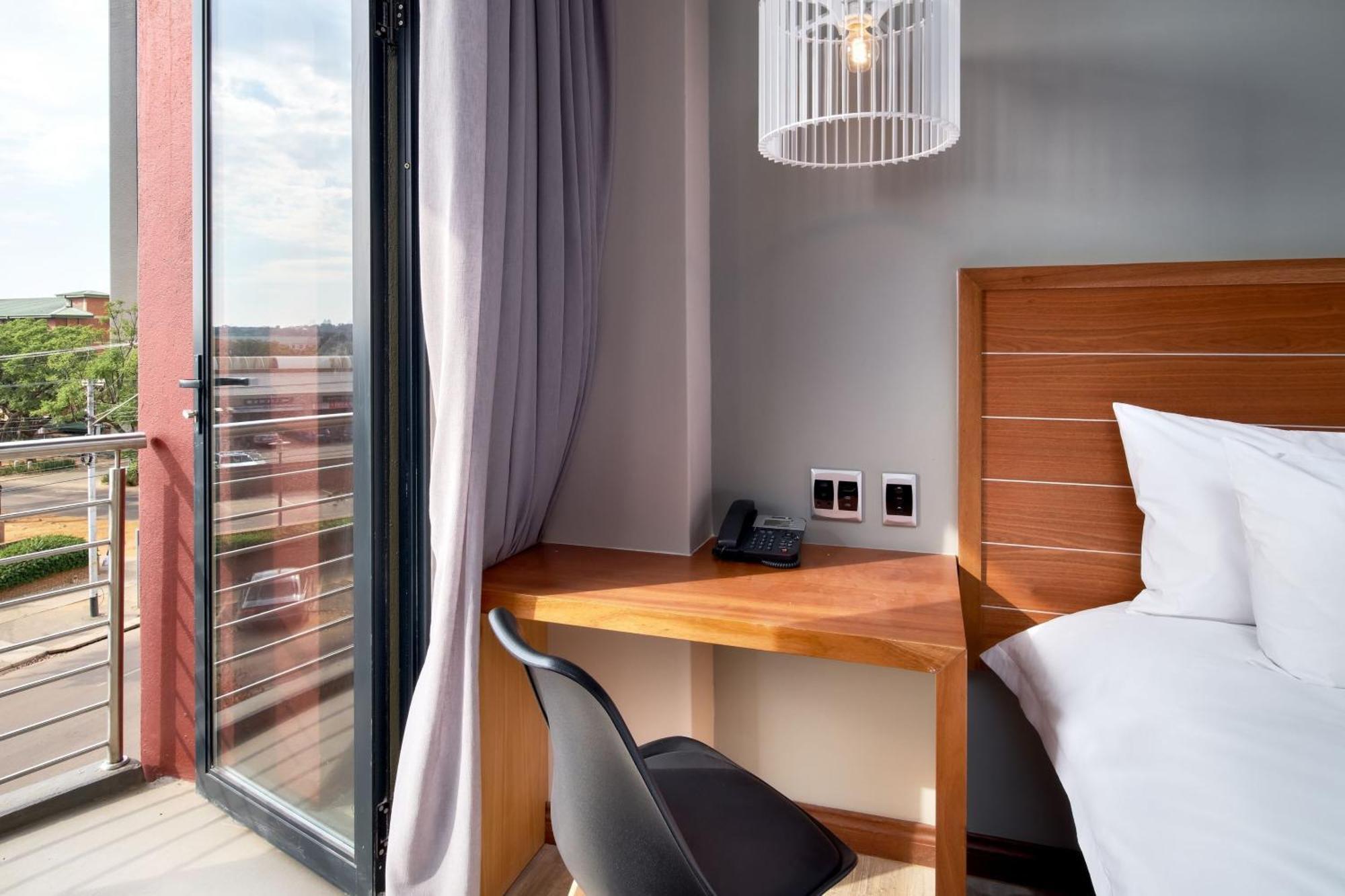 Protea Hotel By Marriott Pretoria Hatfield الغرفة الصورة